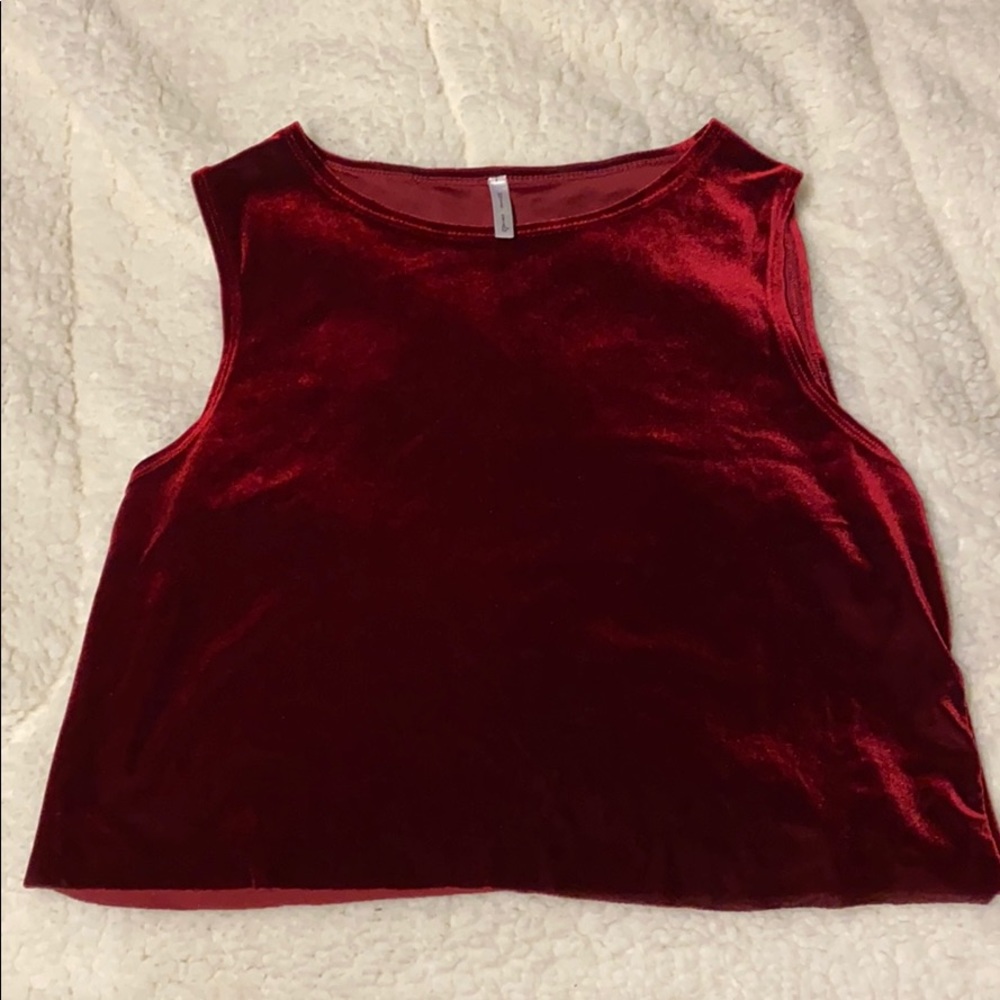 White Stag red velvet crop rank top